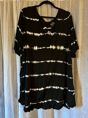 torrid Black & White Tie-Dye V-Neck Tunic